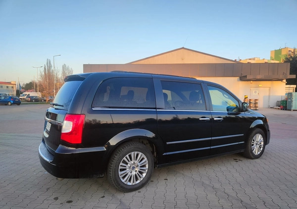 Lancia Voyager cena 45900 przebieg: 235000, rok produkcji 2011 z Wrocław małe 67